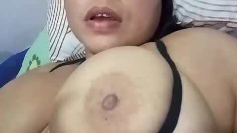 Snapshot of hotmaturelatin chatting on 02-11-25, 10:50 JADE online show from 02-11-25, 10:50