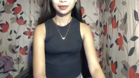 Snapshot of hotmom_gia chatting on 12-16-25, 10:53 hotmom_gia online show from 12-16-25, 10:53