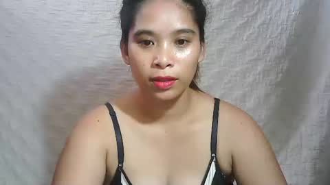 Snapshot of hotmompinay30 chatting on 10-27-25, 10:58 flor online show from 10-27-25, 10:58