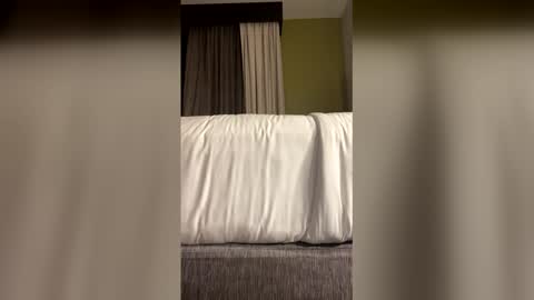 Snapshot of hotmuscle89 chatting on 03-22-26, 04:05 hotmuscle89 online show from 03-22-26, 04:05