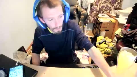 hot online show from 11-22-25, 04:39