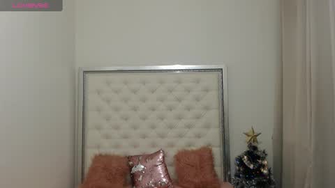 Snapshot of hott_eryka chatting on 12-28-24, 04:08 Eryka online show from 12-28-24, 04:08