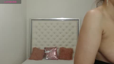 Snapshot of hott_eryka chatting on 02-05-25, 08:43 Eryka online show from 02-05-25, 08:43