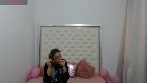 Snapshot of hott_eryka chatting on 03-08-25, 08:00 Eryka online show from 03-08-25, 08:00