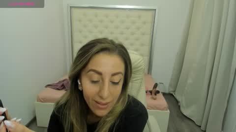 Snapshot of hott_eryka chatting on 10-13-25, 07:30 Eryka online show from 10-13-25, 07:30