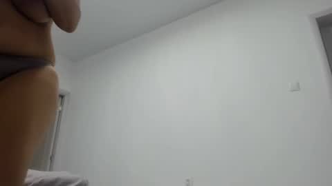 Snapshot of hottalicia2 chatting on 05-19-26, 01:28 hottalicia2 online show from 05-19-26, 01:28