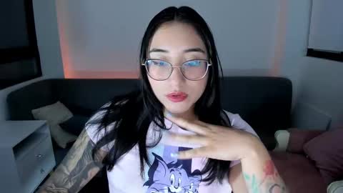 Snapshot of hottbee1 chatting on 11-10-25, 10:31 AMY online show from 11-10-25, 10:31