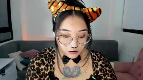 Snapshot of hottbee1 chatting on 11-13-25, 09:03 AMY online show from 11-13-25, 09:03