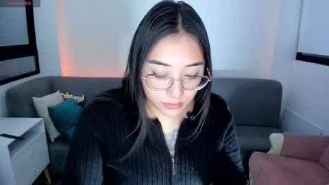 Snapshot of hottbee1 chatting on 11-26-25, 08:32 AMY online show from 11-26-25, 08:32