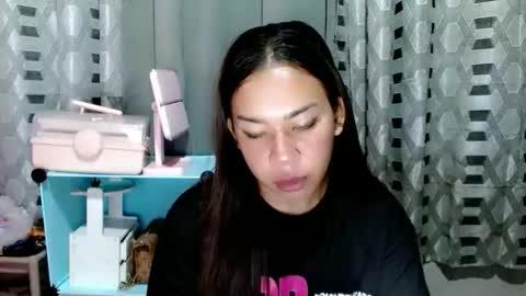 nika  online show from 10-19-25, 01:23