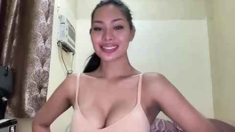 Snapshot of hottest_katarinaxxx chatting on 11-22-25, 04:22 katarina online show from 11-22-25, 04:22