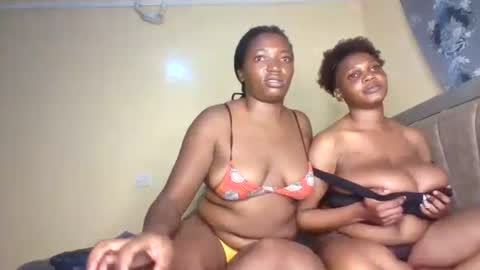 Snapshot of hottie_amor chatting on 09-19-25, 07:54 AMOR online show from 09-19-25, 07:54