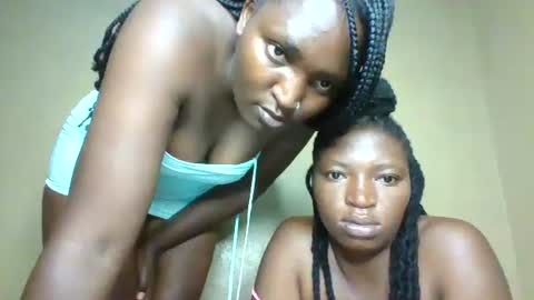 Snapshot of hottie_amor chatting on 10-23-25, 01:05 AMOR online show from 10-23-25, 01:05