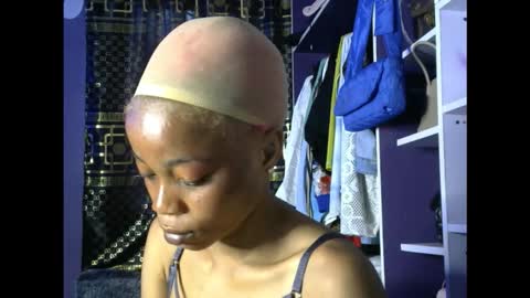 hottie baddie14 online show from 11-18-25, 09:47