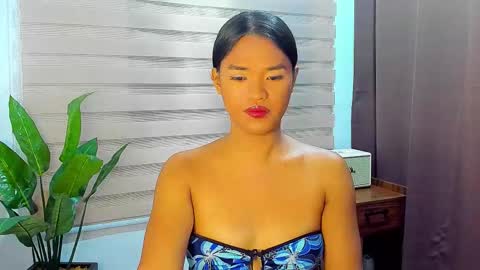 Maxine online show from 09-16-25, 01:23