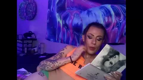 Snapshot of hottiefrmhell97 chatting on 02-19-26, 04:19 Lucky online show from 02-19-26, 04:19