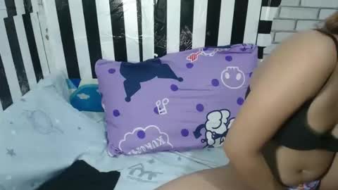 Snapshot of hotties_yhanna_99 chatting on 02-07-26, 06:11 yhanna online show from 02-07-26, 06:11