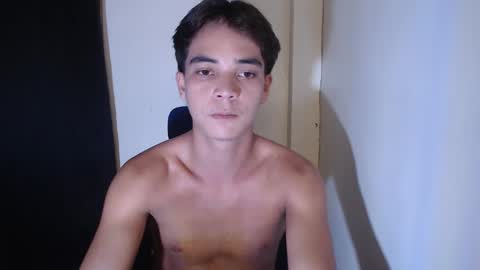 Snapshot of hottiespydie chatting on 12-21-25, 08:05 hottiespydie online show from 12-21-25, 08:05