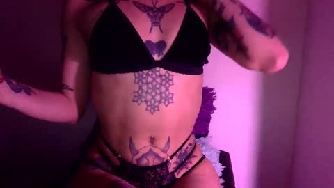 Snapshot of hottietat4u chatting on 01-18-25, 04:26 Tat online show from 01-18-25, 04:26