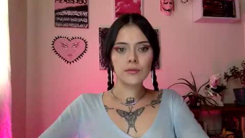 Snapshot of hottietat4u chatting on 11-13-25, 03:33 Tat online show from 11-13-25, 03:33