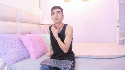 hottiie_guy online show from 10-18-25, 12:06