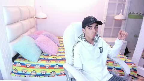 hottiie_guy online show from 10-25-25, 12:13