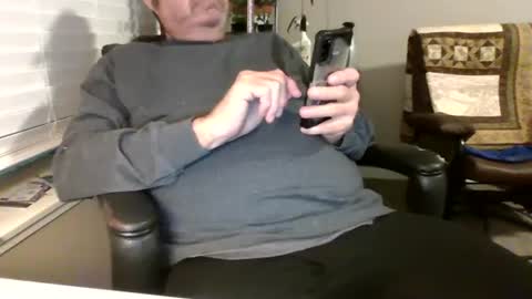 Snapshot of hottop_1981 chatting on 12-14-24, 02:45 Hottop 1981 online show from 12-14-24, 02:45