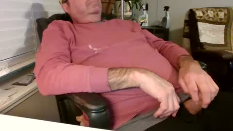 Snapshot of hottop_1981 chatting on 01-14-25, 12:00 Hottop 1981 online show from 01-14-25, 12:00