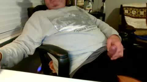 Snapshot of hottop_1981 chatting on 02-12-25, 01:52 Hottop 1981 online show from 02-12-25, 01:52