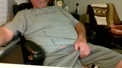 Snapshot of hottop_1981 chatting on 02-27-25, 03:47 Hottop 1981 online show from 02-27-25, 03:47