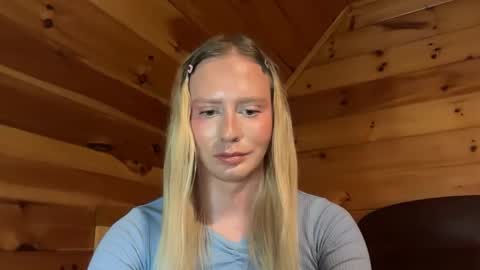 Snapshot of hottransgirlie chatting on 01-19-25, 12:39 HotTransGirlie online show from 01-19-25, 12:39