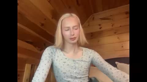 Snapshot of hottransgirlie chatting on 11-18-25, 09:25 HotTransGirlie online show from 11-18-25, 09:25