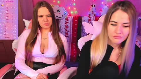 Snapshot of hotty_girls_here chatting on 01-19-25, 06:09 Ivanna and Jessica online show from 01-19-25, 06:09