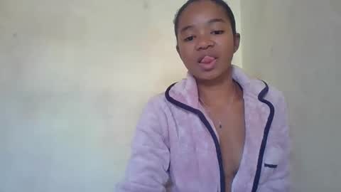 hotvanessa98 online show from 05-17-26, 12:56