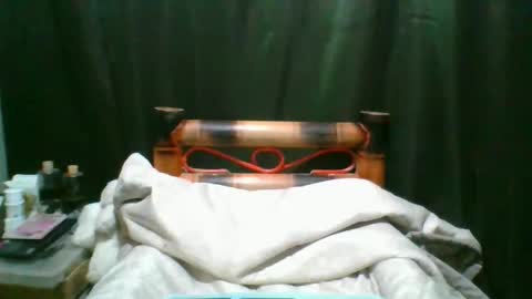 Snapshot of hotwild4uxx chatting on 12-18-25, 02:56 hotwild4uxx online show from 12-18-25, 02:56