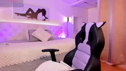 Snapshot of houseigth_ chatting on 06-23-26, 02:37 online show from 06-23-26, 02:37