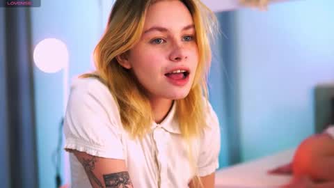 Snapshot of howimeturmum chatting on 02-18-25, 10:38 ash. see u on sunday online show from 02-18-25, 10:38