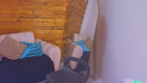 Snapshot of howl_baby chatting on 07-16-26, 03:34 howl online show from 07-16-26, 03:34