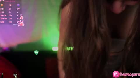 Snapshot of howtomeow chatting on 09-15-25, 05:13 Mia online show from 09-15-25, 05:13