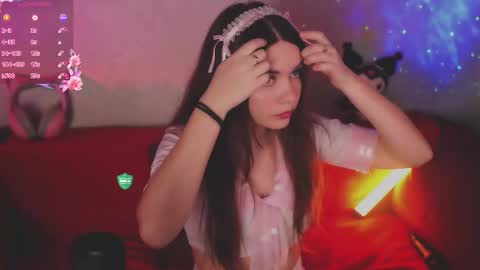 Snapshot of howtomeow chatting on 10-06-25, 05:21 Mia online show from 10-06-25, 05:21