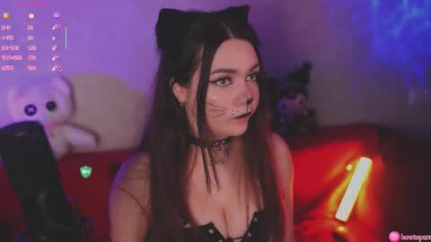 Snapshot of howtomeow chatting on 10-19-25, 05:35 Mia online show from 10-19-25, 05:35