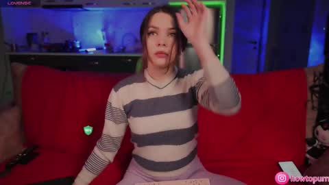 Snapshot of howtomeow chatting on 11-29-25, 05:27 Mia online show from 11-29-25, 05:27