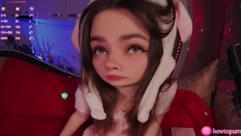 Snapshot of howtomeow chatting on 02-03-26, 05:29 Mia online show from 02-03-26, 05:29