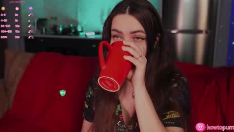 Snapshot of howtomeow chatting on 02-07-26, 05:05 Mia online show from 02-07-26, 05:05