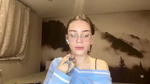 Snapshot of hsiuscherich chatting on 12-19-25, 02:13 hsiuscherich online show from 12-19-25, 02:13