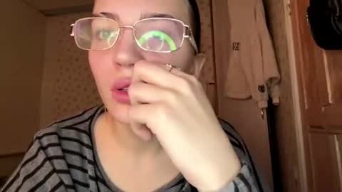 Snapshot of hsiuscherich chatting on 01-09-26, 11:02 hsiuscherich online show from 01-09-26, 11:02