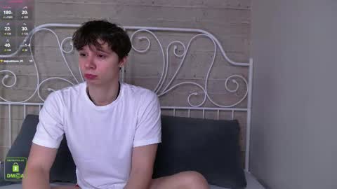 Snapshot of hugebangins_ chatting on 11-14-25, 04:22 ANTHONY online show from 11-14-25, 04:22