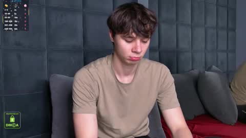 Snapshot of hugebangins_ chatting on 11-20-25, 04:23 ANTHONY online show from 11-20-25, 04:23