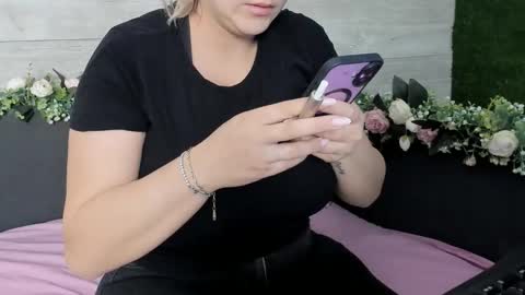 Snapshot of hugeboobserin chatting on 03-07-25, 04:24 Erin online show from 03-07-25, 04:24