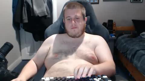 Snapshot of hugechris30 chatting on 10-06-25, 10:29 Hugechris online show from 10-06-25, 10:29